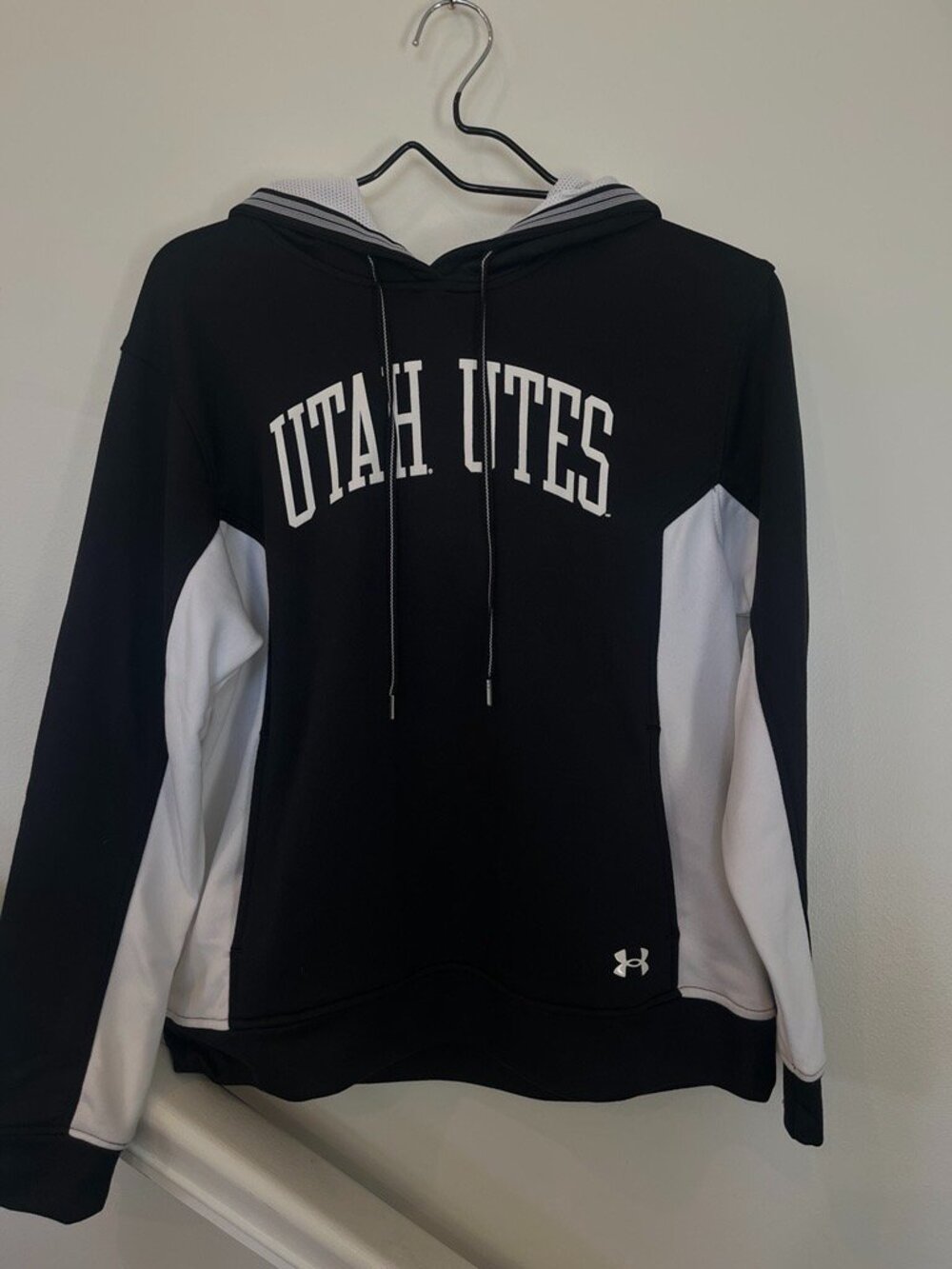 Under Armour Utah Utes Black & White Hoodie Pullover | Medium